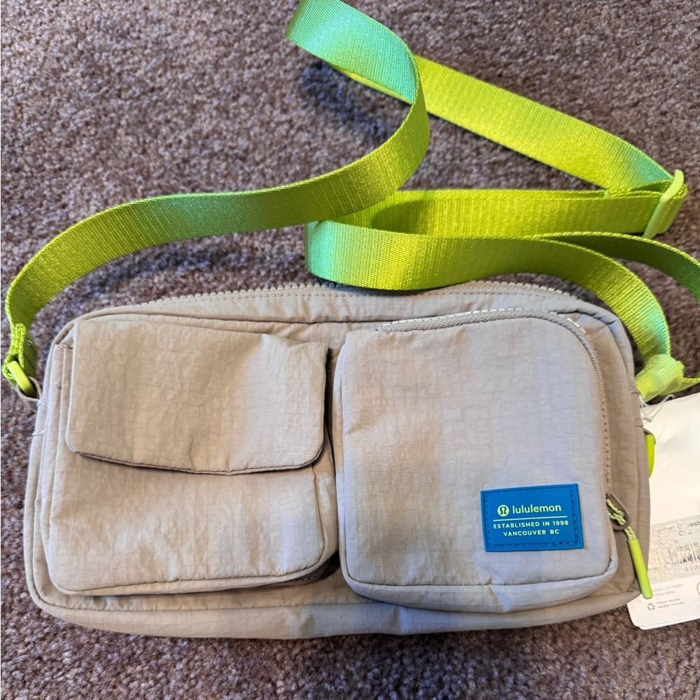 Lululemon Multi-Pocket Crossbody Bag 2.5L-NWT